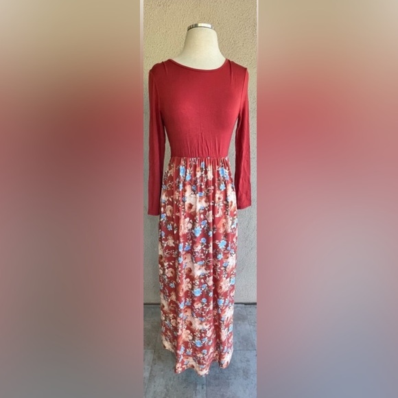 Dresses & Skirts - Floral Long Sleeve Maxi Dress
